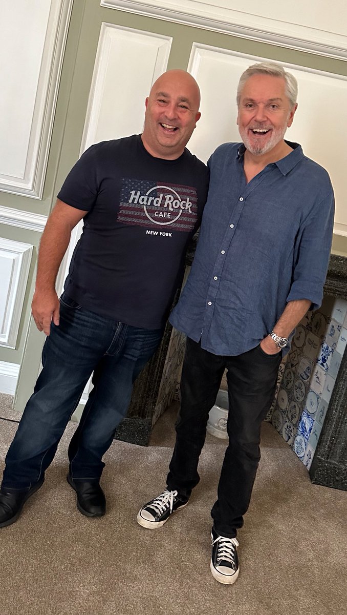 Lovely to meet <a href="/RealBrianConley/">Brian Conley</a> whilst recording #cinderella advert for <a href="/MKTheatre/">Milton Keynes Theatre</a> with <a href="/mkfm/">MKFM 106.3</a>  

Tickets 👉🏼 atgtickets.com/shows/cinderel…