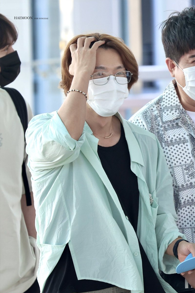 lhysesdrk1106's tweet image. today's outfit inspo is my donghae bubba 💚☺️

a late entry for #ELFselcaday 🤪