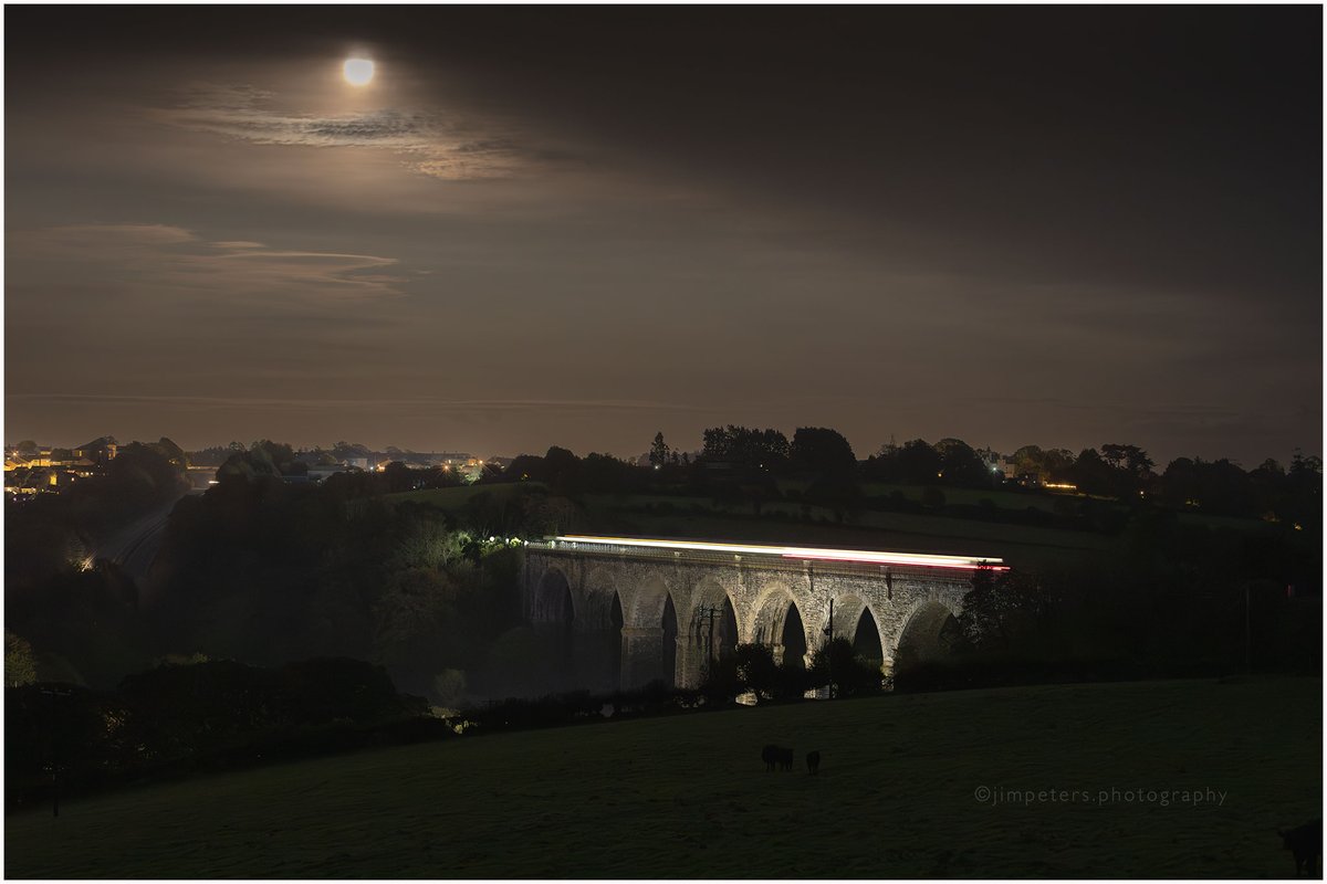 Looe Directory (@looedr) on Twitter photo Train going over Moorswater viaduct with a full moon. Train going over Moorswater viaduct with a full moon.