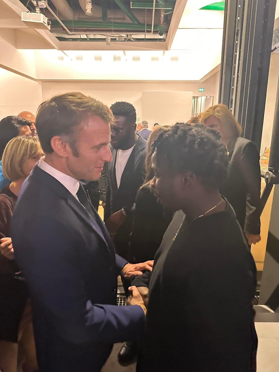 Suspect est-ce qu’il a déjà pris photo avec Anne Ouloto même ??