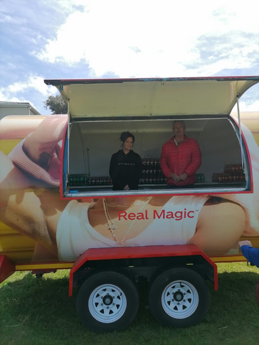 Soft drinks are available for our young peeps and those who want a cool drink.  Thanks to Melanie and Martin for manning the base.  

#cooldrinks #edgemeadfootballclub #CTTLFA #meadpride #upthemead #proudlyedgemead #CTTLFASeniorKnockOutCupFinals