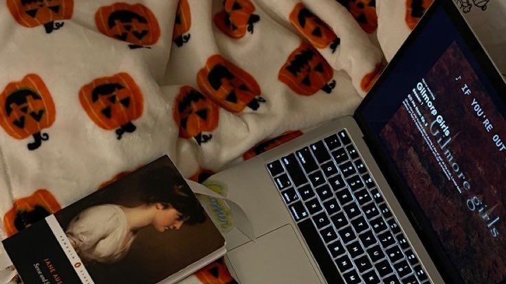 hauteblood's tweet photo. there’s nothing quite like this time of the year. 💭☕️🍂 https://t.co/is38KayEP5