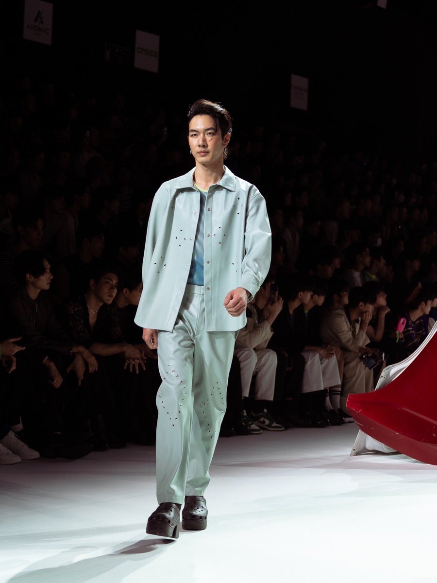 beoncloud_th's tweet photo. พง @pong__psk บนรันเวย์งาน LEISURE PROJECTS Autumn/Winter 23 Fashion Show ✨

@LeisureProjects
#LeisureprojectsAW23xBOC
#LeisureprojectsAW23 #LeisureProjects
#SiamParagonBIFW2023 #BIFW2023 https://t.co/AdTvFqBIjy
