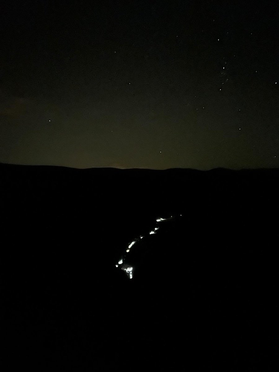 JuanJotaES's tweet photo. 👆🏼 Tocando el cielo en Sanabria
Y debajo… cientos de sueños 😴 

#UltraSanabria23 💙 https://t.co/rueQTZhflq