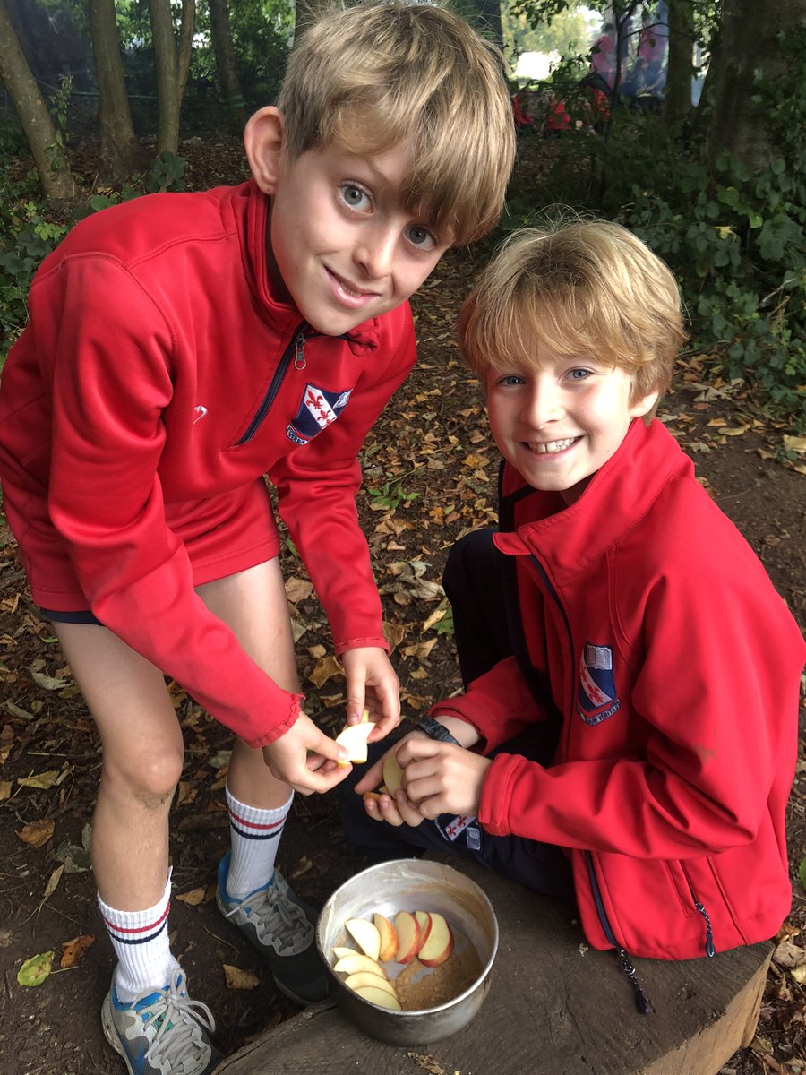 MonktonYear5's tweet photo. Wild cooking this morning for #WildMonkton! Delicious apple crumble cooked over the fire 🍎🍏🔥@MonktonCoCur #MonktonYear5 https://t.co/OYo0X2DOJl