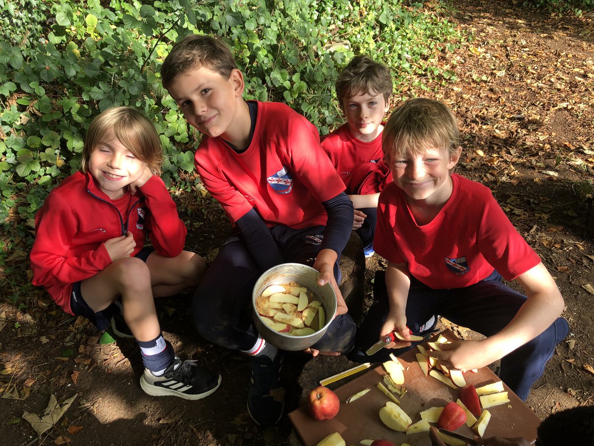 MonktonYear5's tweet photo. Wild cooking this morning for #WildMonkton! Delicious apple crumble cooked over the fire 🍎🍏🔥@MonktonCoCur #MonktonYear5 https://t.co/OYo0X2DOJl