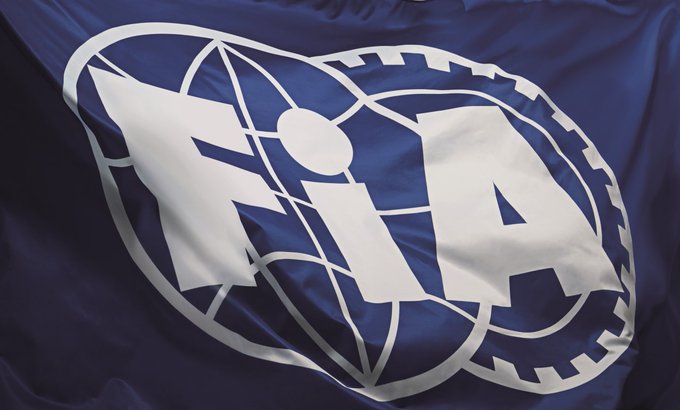 F1WithFede's tweet photo. 🚨Emergency safety measures at #QatarGP:

1. Extra practice session added 🏎️
2. Potential mandatory three-stop race ⛽
3. Pirelli tyre sidewall separation and new kerbs blamed 🔄
4. Rescheduled timetable, revised track limits, and sprint shootout start delayed by 20 min.  #F1 https://t.co/0CofFqImKP