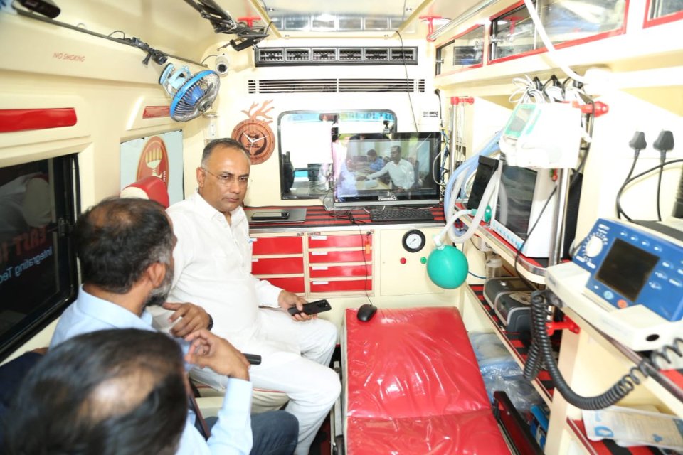dineshgrao's tweet photo. ತುರ್ತು ಸಂದರ್ಭಗಳಲ್ಲ��� ಸಾರ್ವಜನಿಕರಿಗೆ ಆ್ಯಂಬುಲೆನ್ಸ್  ವೇಗವಾಗಿ, ಉತ್ತಮ ಸೇವೆ ನೀಡುವಲ್ಲಿ ಮಹತ್ವದ ಪಾತ್ರ ವಹಿಸುತ್ತದೆ. 

ಇಂದು ಆರೋಗ್ಯ ಸೌಧದಲ್ಲಿ  CISCO ರವರ ಅತ್ಯಾಧುನಿಕ ತಂತ್ರಜ್ಞಾನಗಳನ್ನು ಒಳಗೊಂಡ ವೆಂಟಿಲೇಟರ್, ವಿಡಿಯೋ ಮಾನಿಟರ್,  ಸೂಪರ್ ಸ್ಪೆಷಾಲಿಟಿ  ಆ್ಯಂಬುಲೆನ್ಸ್ ಅ��್ನು ಪರಿವೀಕ್ಷಿಸಿ, ಸಂಪೂರ್ಣ ಮಾಹಿತಿ ಪಡೆದೆ.

ರಾಜ್ಯದ ಜನರಿಗೆ ಅತ್ಯುತ್ತಮ ಆರೋಗ್ಯ ಸೌಲಭ್ಯ ಹಾಗೂ ಸ್ವಸ್ಥ ಸಮಾಜ ನಿರ್ಮಾಣಕ್ಕಾಗಿ ನಮ್ಮ ಸರ್ಕಾರ ಅವಿರತವಾಗಿ ಶ್ರಮಿಸುತ್ತದೆ.

In critical emergencies, ambulances stand at the forefront, delivering swift and top-notch services to the public. 

During my visit to the health facility today, I had the opportunity to explore state-of-the-art medical technologies from CISCO, encompassing advanced ventilators, video monitors, and super-specialty ambulances and I acquainted myself thoroughly with these innovations.

Our government is unwavering in its commitment to elevate healthcare standards and foster a healthier environment for the people of our state.