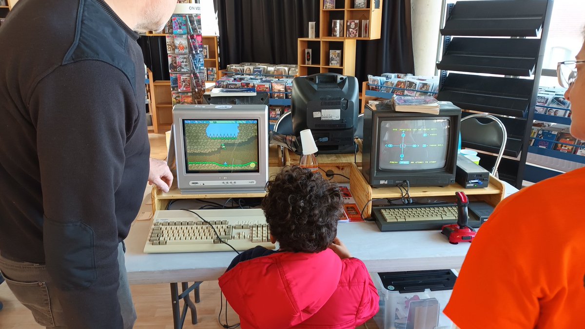 BenenBib1's tweet photo. Des sciences en bib' ? Le village vous accueille à la médiathèque de #Beauvais pour la #fetedelascience !
Santé, mécanique, informatique, géologie et bien d'autres- jusque 17h30 ce samedi 
Ça vous dit @Ombelliscience @TchoMallow ? https://t.co/w49ESqayo6
