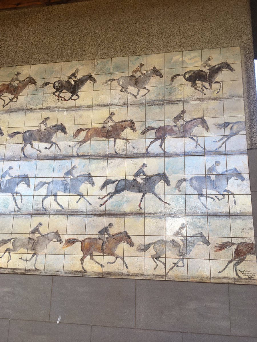 вручну мальовані плитки на станції в сопоті