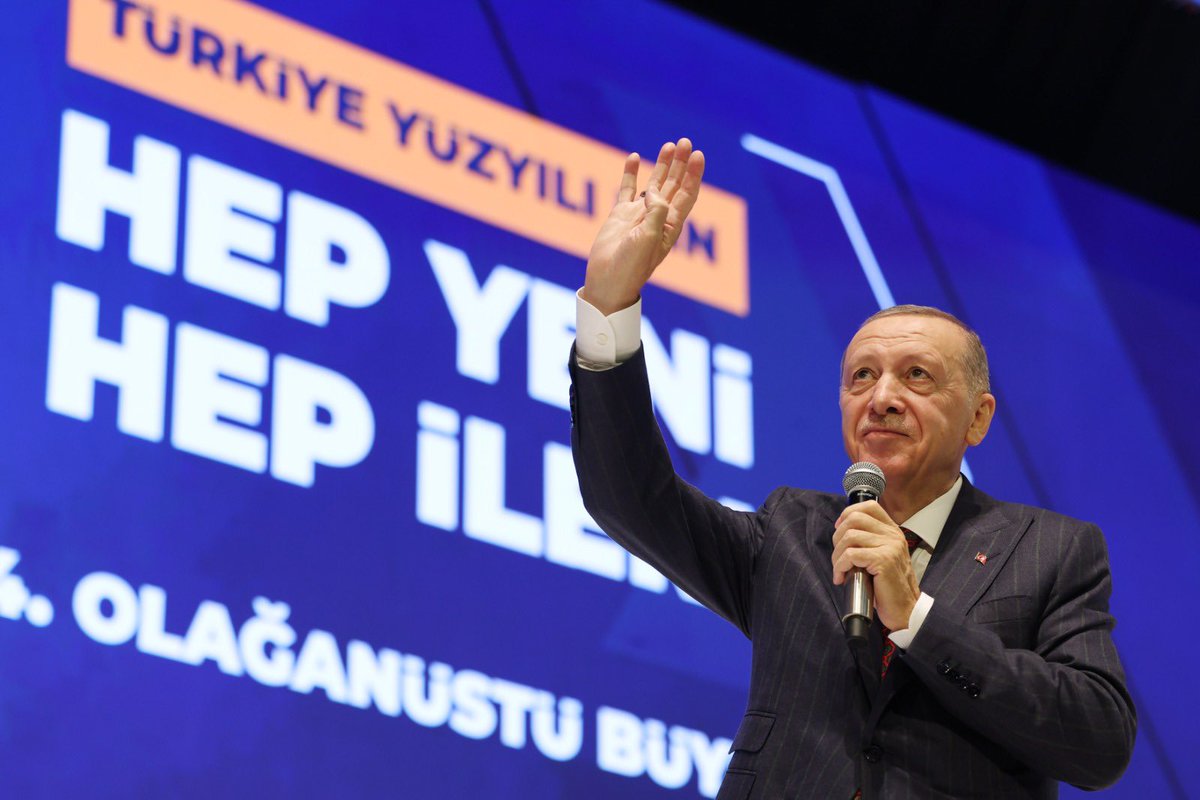 BY's tweet photo. AK Parti 4. Olağanüstü Kongremiz partimize, milletimize ve ülkemize hayırlı olsun.

Cumhurbaşkanımız ve Genel Başkanımız @RTErdogan’ın liderliğinde ilk günkü aşk ve heyecanla #TürkiyeYüzyılı için #HepYeniHepİleri!

Yeni dönemde görev alacak arkadaşlarımıza başarılar diliyorum. https://t.co/LNRGo2tBiD