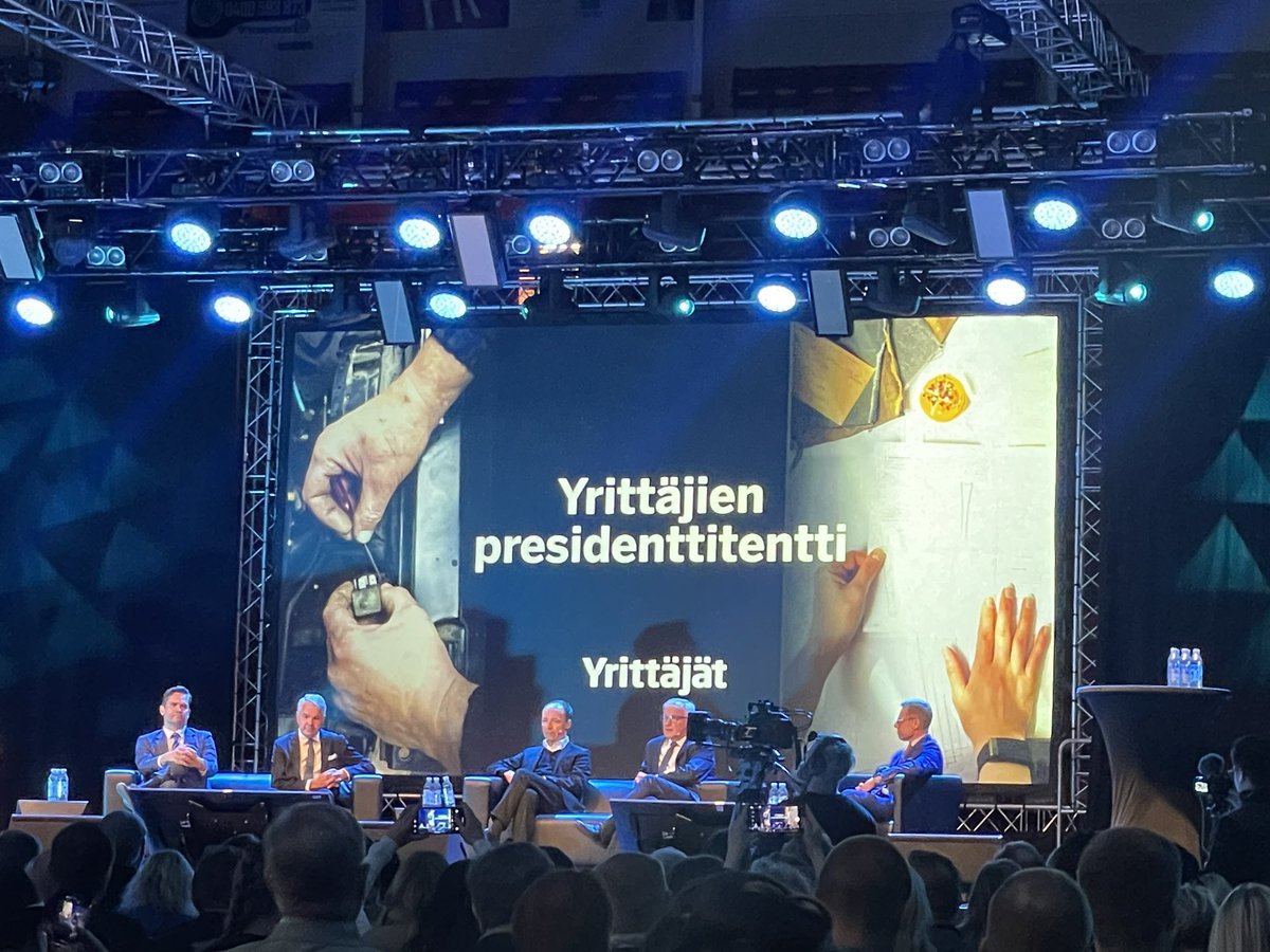 Miksi presidentin/pressaehdokkaan pitää olla niin kovin totinen? Viekö hymy tai ’lämpö’ uskottavuuden? 
#VYP2023 #yrittäjä #yrittäjät #presidenttitentti
