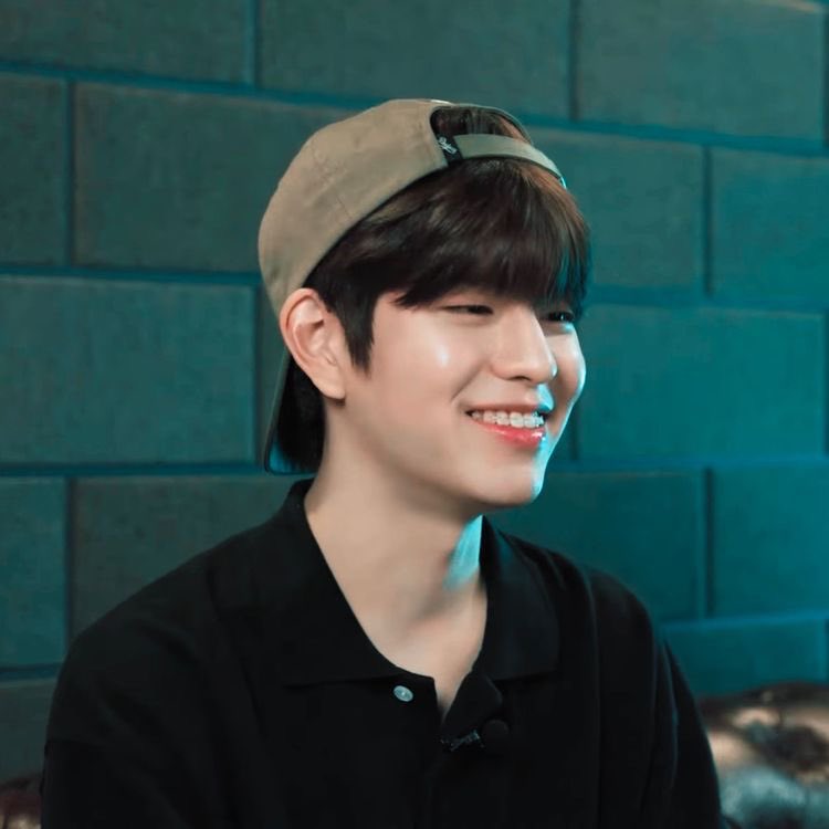 amywolfchan's tweet image. I nominate #Seungmin from #StrayKids for the #BestModelForCap of kpop idol! #KookyRanking  #KookyGallery!