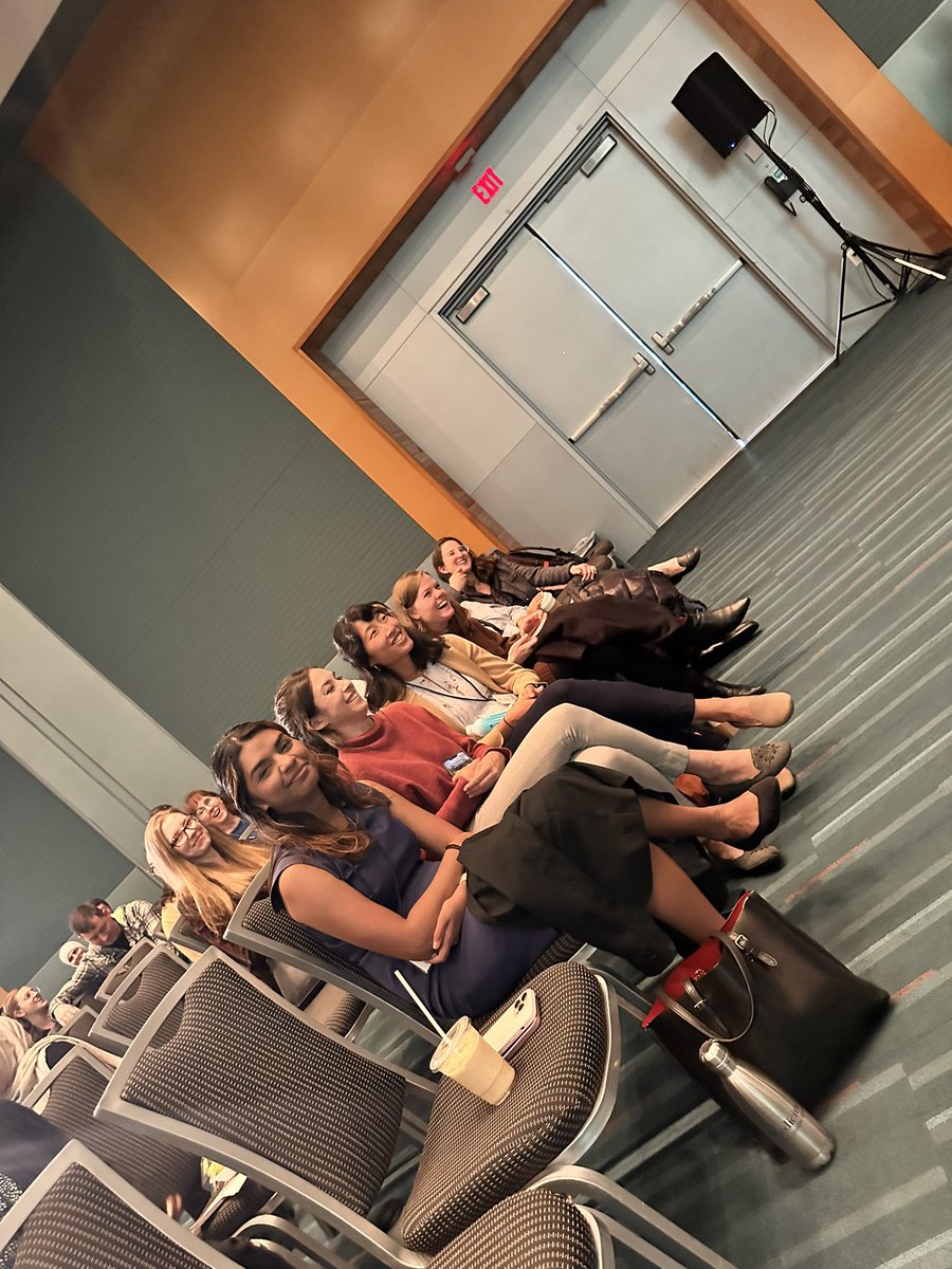 AgSonika's tweet photo. At @ChildNeuroSoc #CNSAM with some of the smartest @ChildrensPhila #childneurology docs at #fetalneurology seminar! With Dr. Sarnat asking the 1st question!!! #sarnatscore #babybrains #WomenInMedicine 🧠👩🏻‍⚕️ https://t.co/plbLVUKV2s