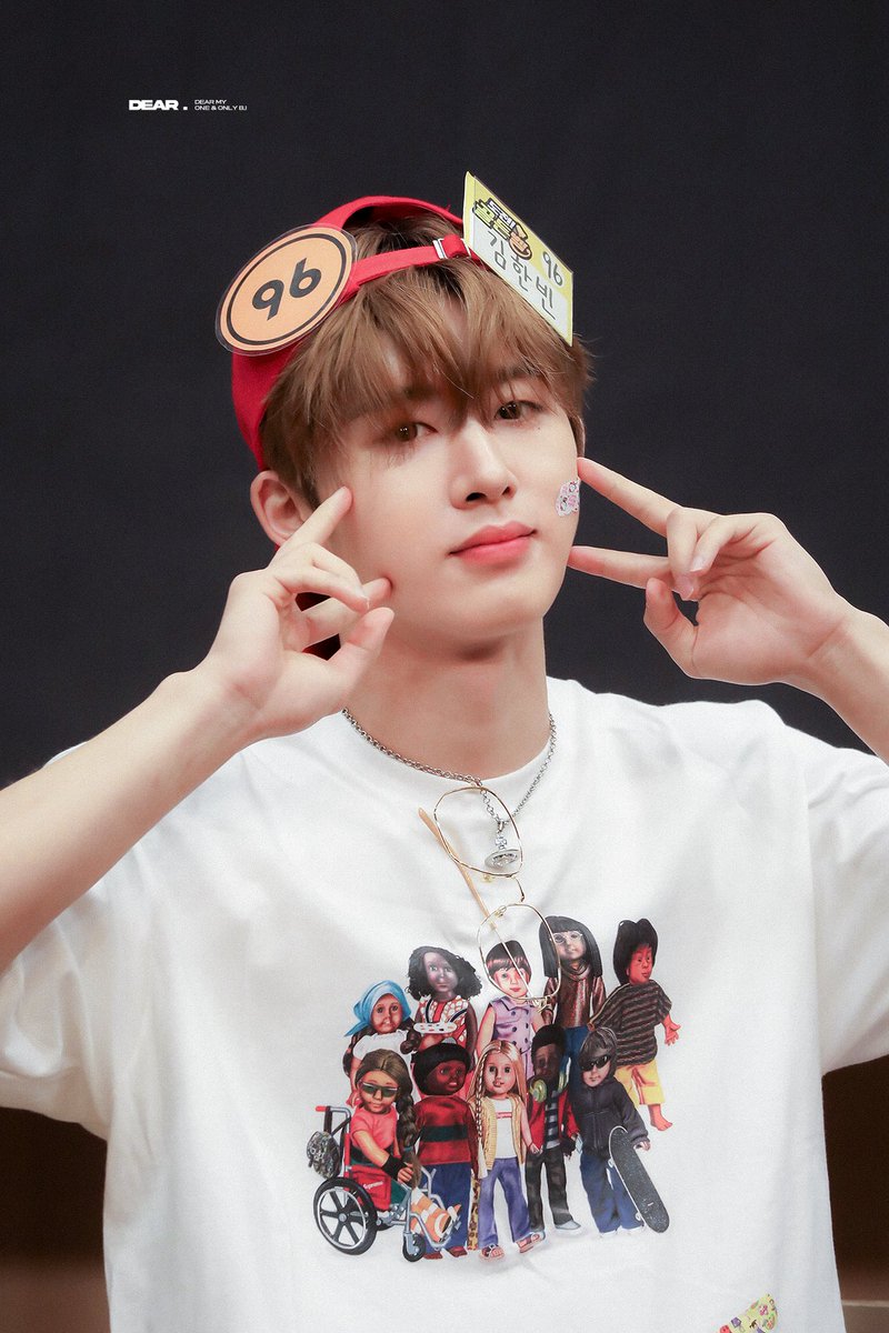 디어 tweet media