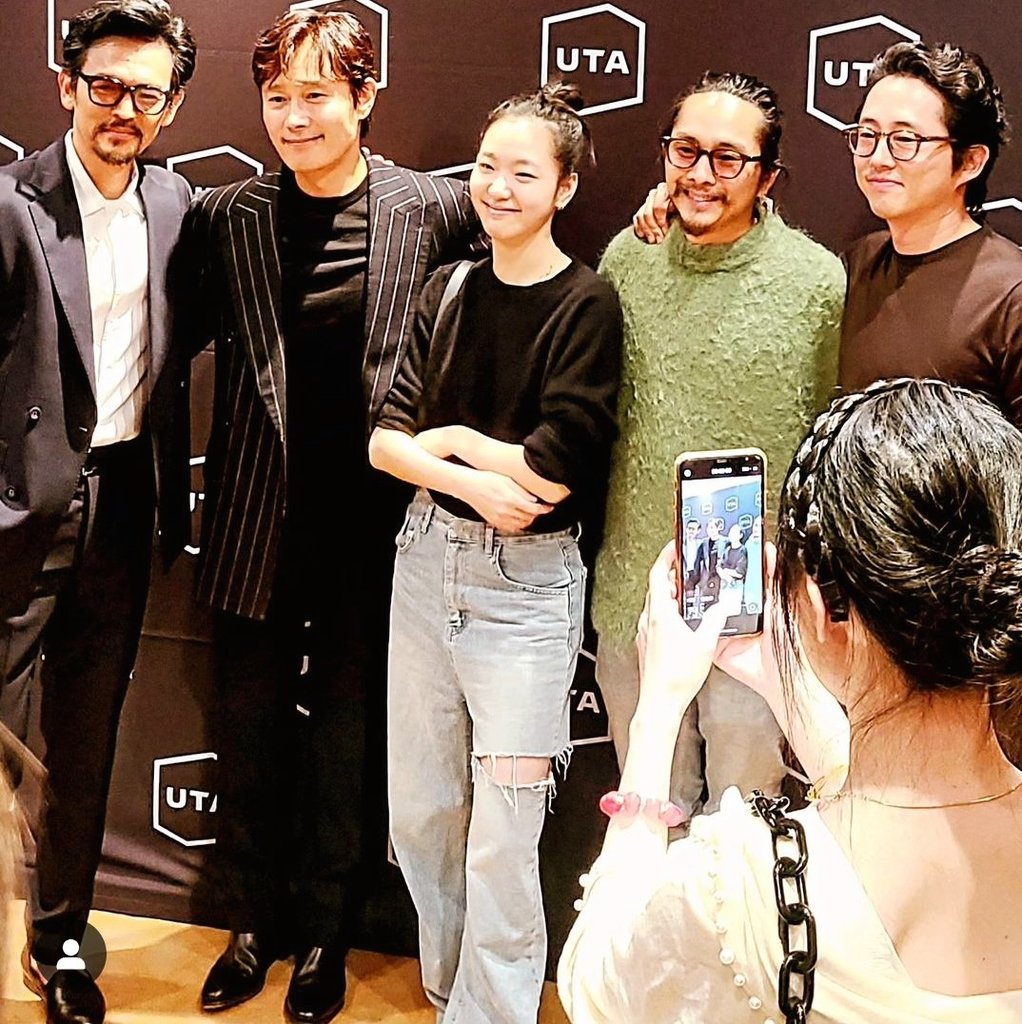kimgoeuneu's tweet photo. A photo of #KimGoEun with #LeeByungHun, #JohnCho, #StevenYuen together with actor/film director #JustinChon
IG: jooyounghwan12
#김고은 #金高銀
#คิมโกอึน #キムゴウン https://t.co/fo13DVw0EJ