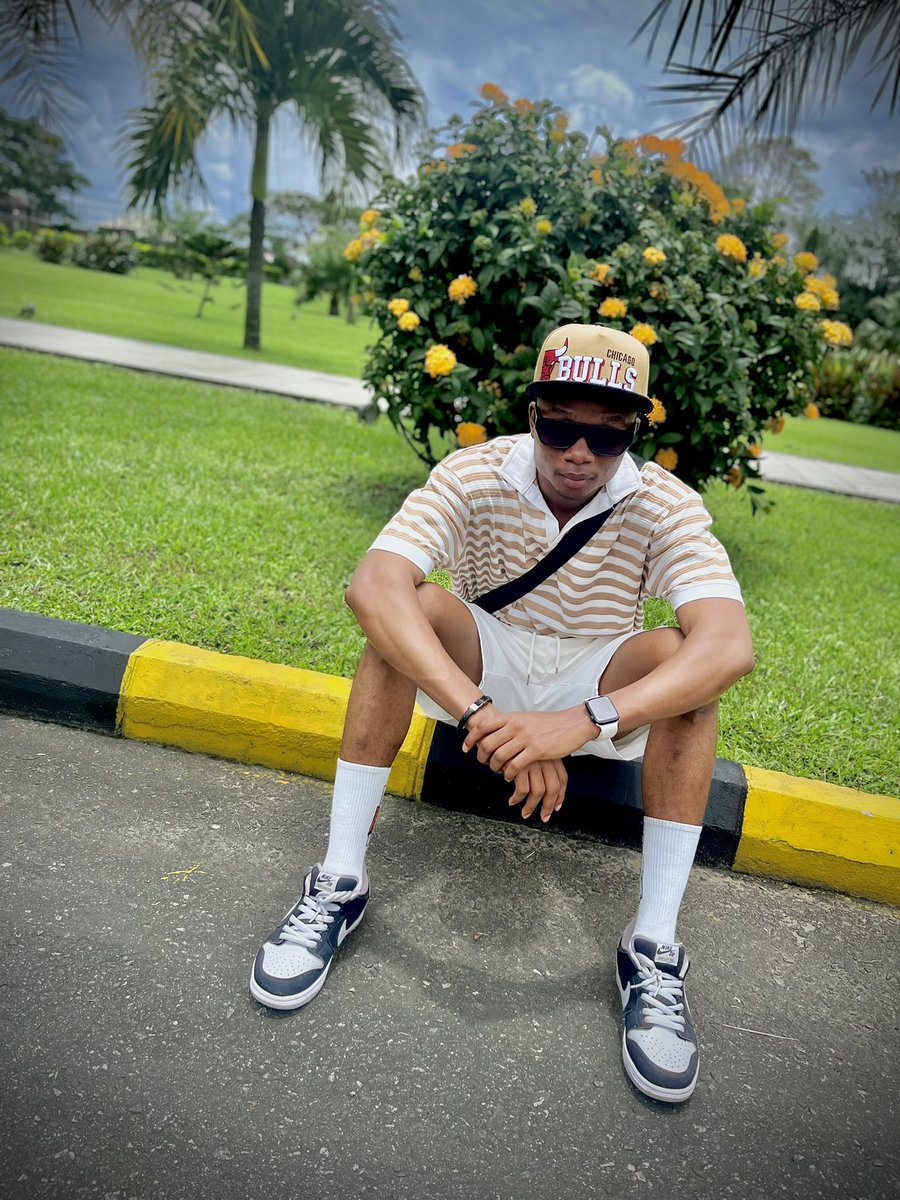 the_smallie's tweet photo. I’m Smallie from Nigeria and I no get Art. https://t.co/KvaVerow8H