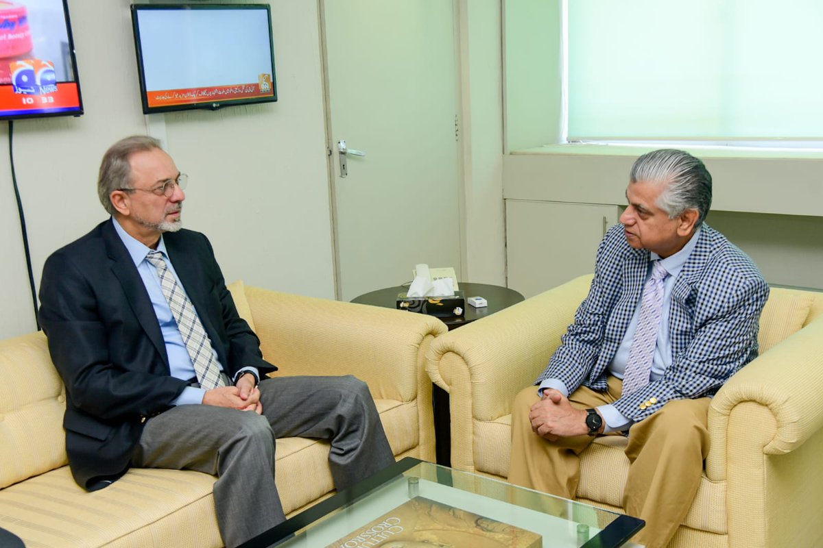 PTANews_'s tweet photo. A productive meeting was held between Pakistan's Federal Minister for Information & broadcasting, @murtazasolangi and Turkiye's Ambassador H.E. Mehmet Paçaci. Various areas of cooperation, including our historic & fraternal ties, were discussed. #Diplomacy
#TwoStatesOneNation🇵🇰🇹🇷 https://t.co/YsmG1f2zET