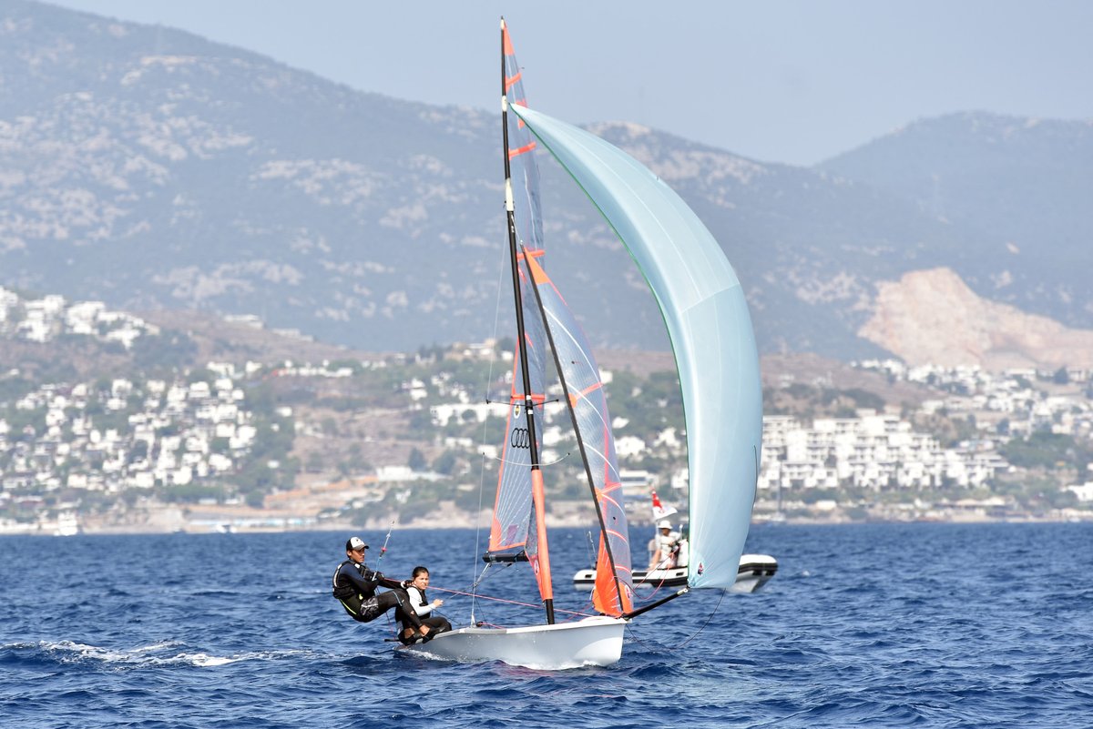 TurkiyeYelken's tweet photo. 2023 - 2024 Yılı TYF Yelken Ligi 1. Ayak 420 ve 29er Sınıflarının 3. Gün Yarışları!
#tyfyelkenligi #420sailing #29ersailing #bodrumbitez https://t.co/AHoz66vykq