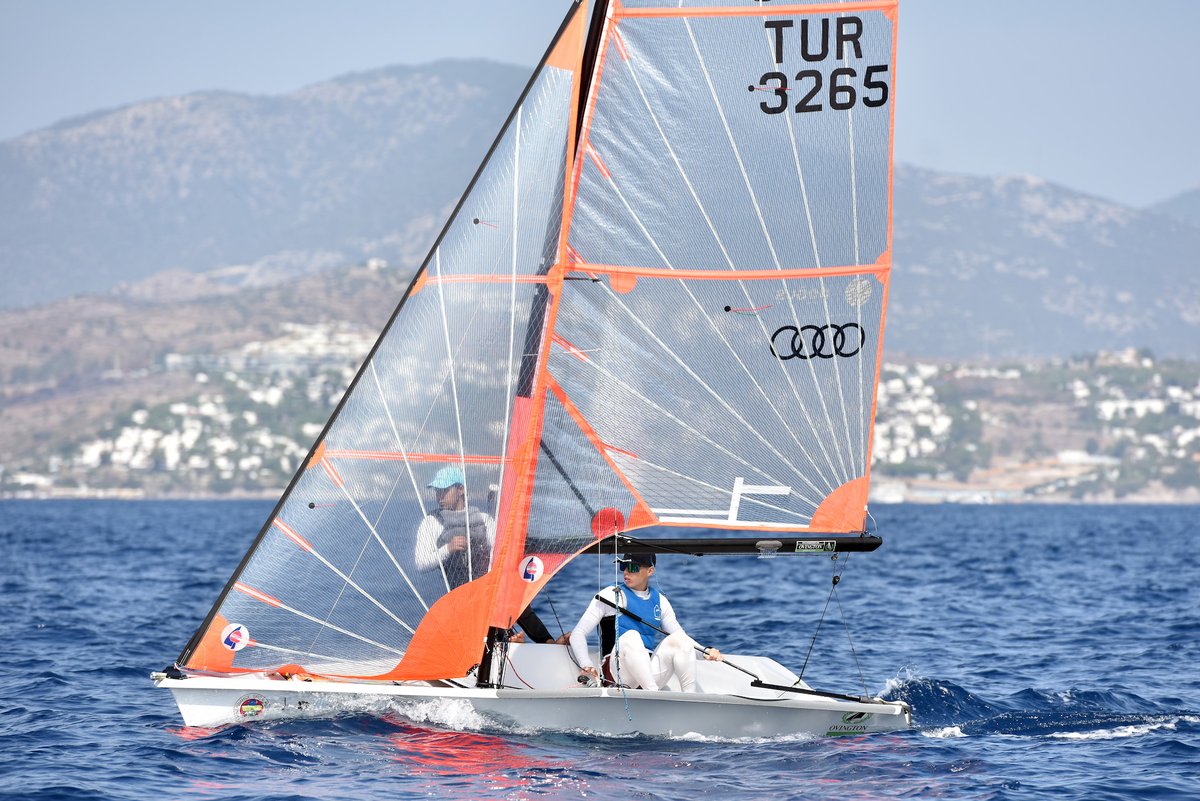 TurkiyeYelken's tweet photo. 2023 - 2024 Yılı TYF Yelken Ligi 1. Ayak 420 ve 29er Sınıflarının 3. Gün Yarışları!
#tyfyelkenligi #420sailing #29ersailing #bodrumbitez https://t.co/AHoz66vykq
