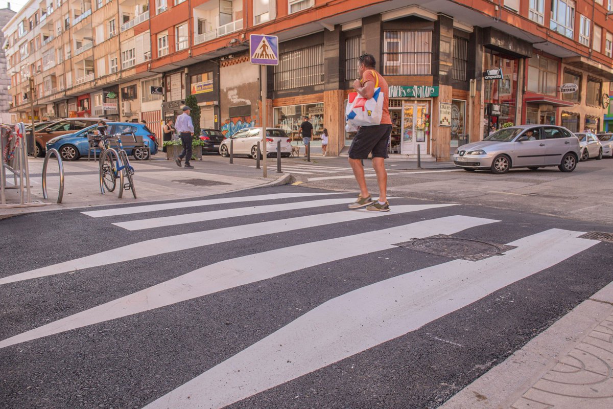 Torrelavega_es's tweet photo. El nuevo paso de peatones en el cruce de las calles Alonso Astúlez y Argumosa mejora la seguridad de los numerosos viandantes que transitan por esta zona de Torrelavega
#pasodepeatones #seguridadvial #AlonsoAstúlez #calleArgumosa #Torrelavega #Torrelaveganízate https://t.co/4rlKEGTbnf