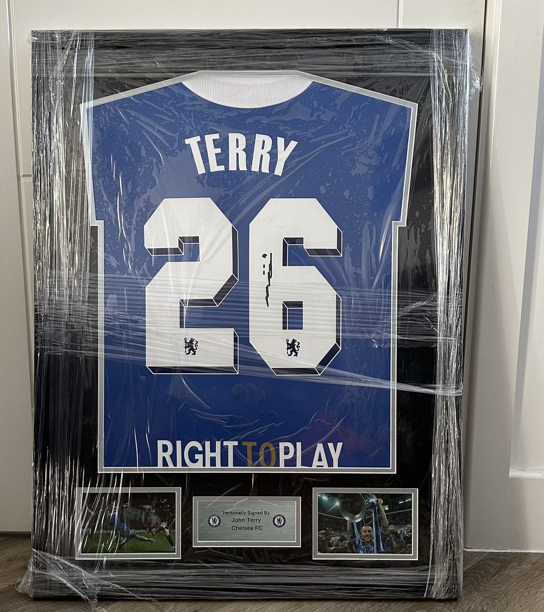 ChrisColwell3's tweet photo. An evening with @JohnTerry26! Such a great evening meeting my childhood hero 💙 https://t.co/mksH39aJUg