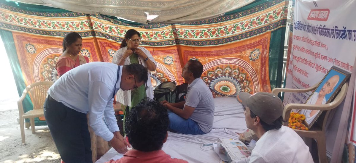 <a href="/drsubhashg/">Dr. Subhash Garg</a> <a href="/ashokgehlot51/">Ashok Gehlot</a> <a href="/jayantrld/">Jayant Singh</a> <a href="/RLDRajasthan/">RLD Rajasthan</a> <a href="/INCRajasthan/">Rajasthan PCC</a> मंत्रीजी अभी तक आमरण अनशन कर रहे सांविदा आयुर्वेद चिकित्स्कों की कोई सुध नहीं ले रहे
आपके रवैय से तो ये लगता है की चाहे चिकित्सक अनशन करते हुए शहीद हो जाये पर आपको तिनका भर भी फर्क नहीं पड़ेगा