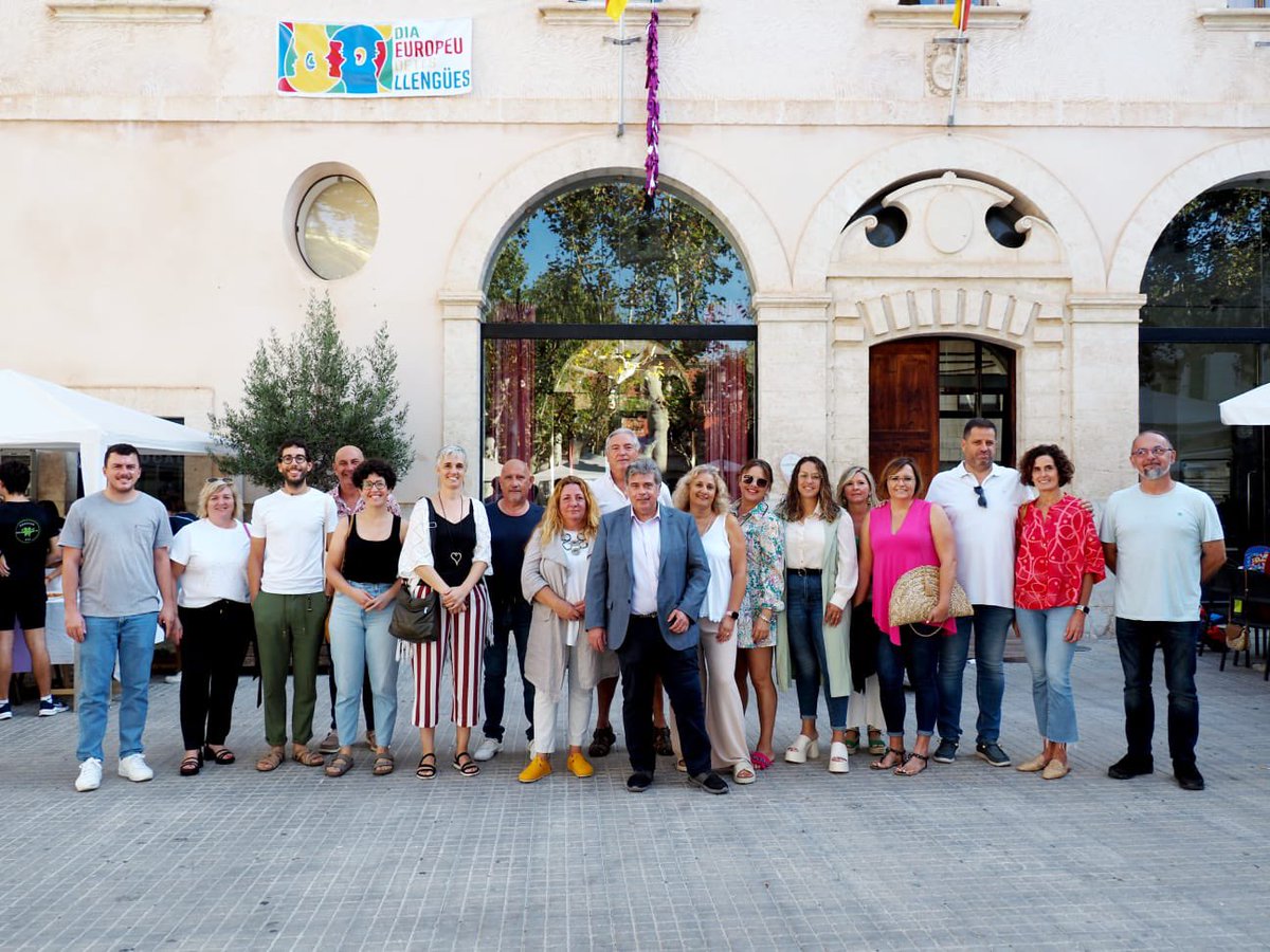 PPdeMallorca's tweet photo. 🛍️ La consellera electa del @ConselldeMca, @margasc73; i la diputada @PocoviSamp10125, amb els regidors i membres del @ppsapobla a la Fira de les Oportunitats del municipi https://t.co/twci4qfB7o