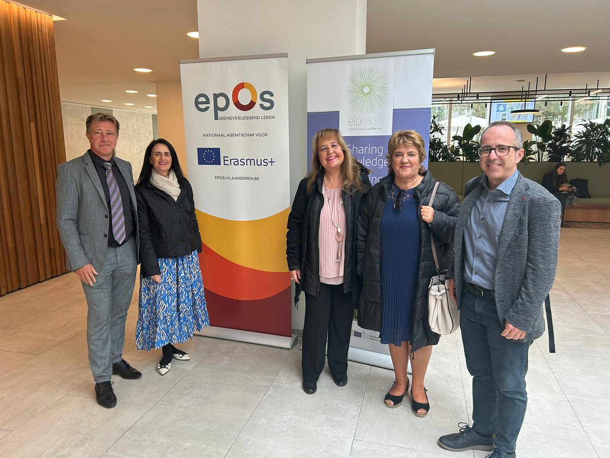 Synerg_IEs's tweet photo. Quinto día. @SynergIEs visita el edificio de la inspección y del Ministro de educación en Bélgica. Hemos podido hablar con Erik De Bou, Inspector de Flandes y presidente de @SiciIn(The Standing International Conference of Inspectorates). @sepiegob https://t.co/nj4yKCcw7f