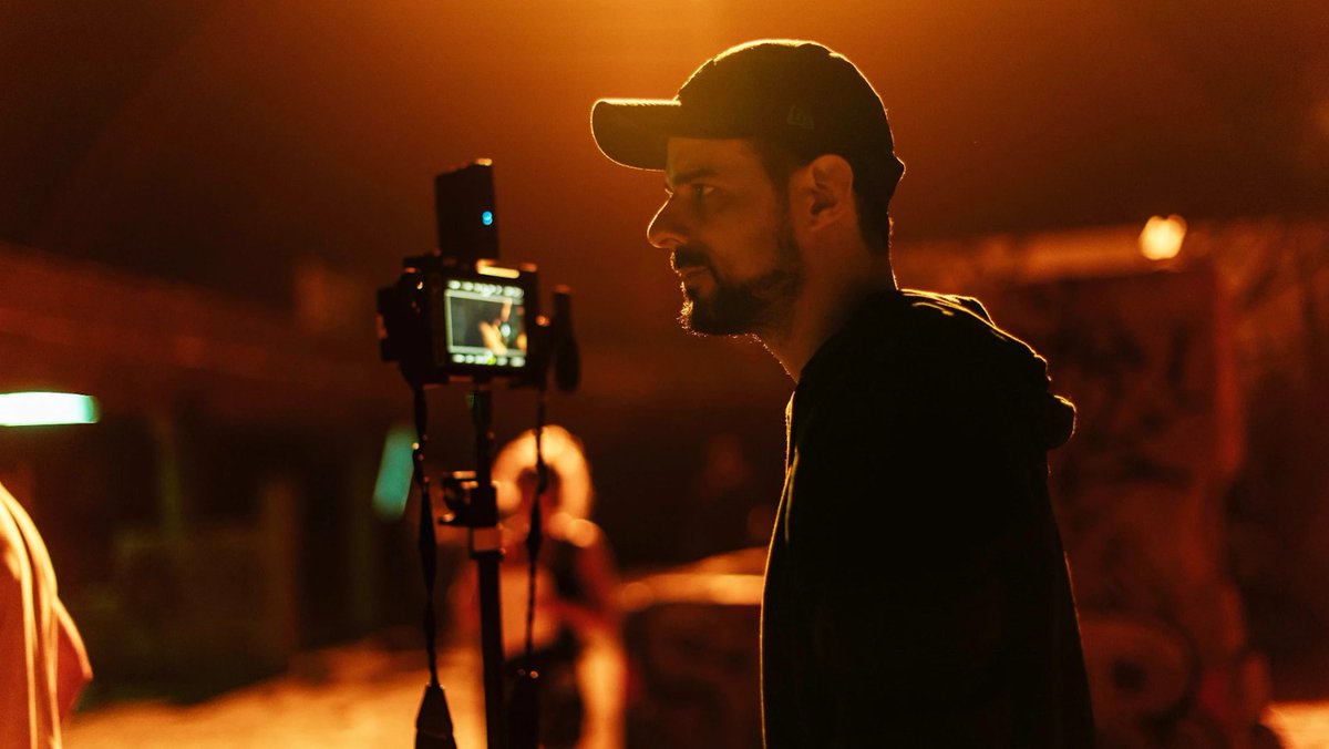 Esto También Pasará Producciones (@etpproducciones) on Twitter photo ¡Felicidades a nuestro terrorífico director <a href="/angelgomez_h/">Ángel Gómez Hernández</a>, que cumple años con #ElHombreDelSaco siendo Nº 1 en Prime Video! ¡Felicidades a nuestro terrorífico director <a href="/angelgomez_h/">Ángel Gómez Hernández</a>, que cumple años con #ElHombreDelSaco siendo Nº 1 en Prime Video!