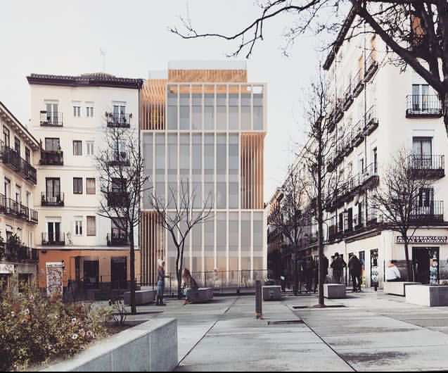 _JoseLuisRayos's tweet photo. @Unsereno Parece que siguen, todo tan fuera de lugar. Increíble justificación 
👇
“Proyecto de “#hostel” en la calle de #Cabestreros (…) 3 volúmenes que asoman a la plaza, resolviendo la #escala y la esquina, provocando espacios dentro-fuera que enriquezcan el entorno,  madera y vidrio”. https://t.co/LbEa5P2VRO