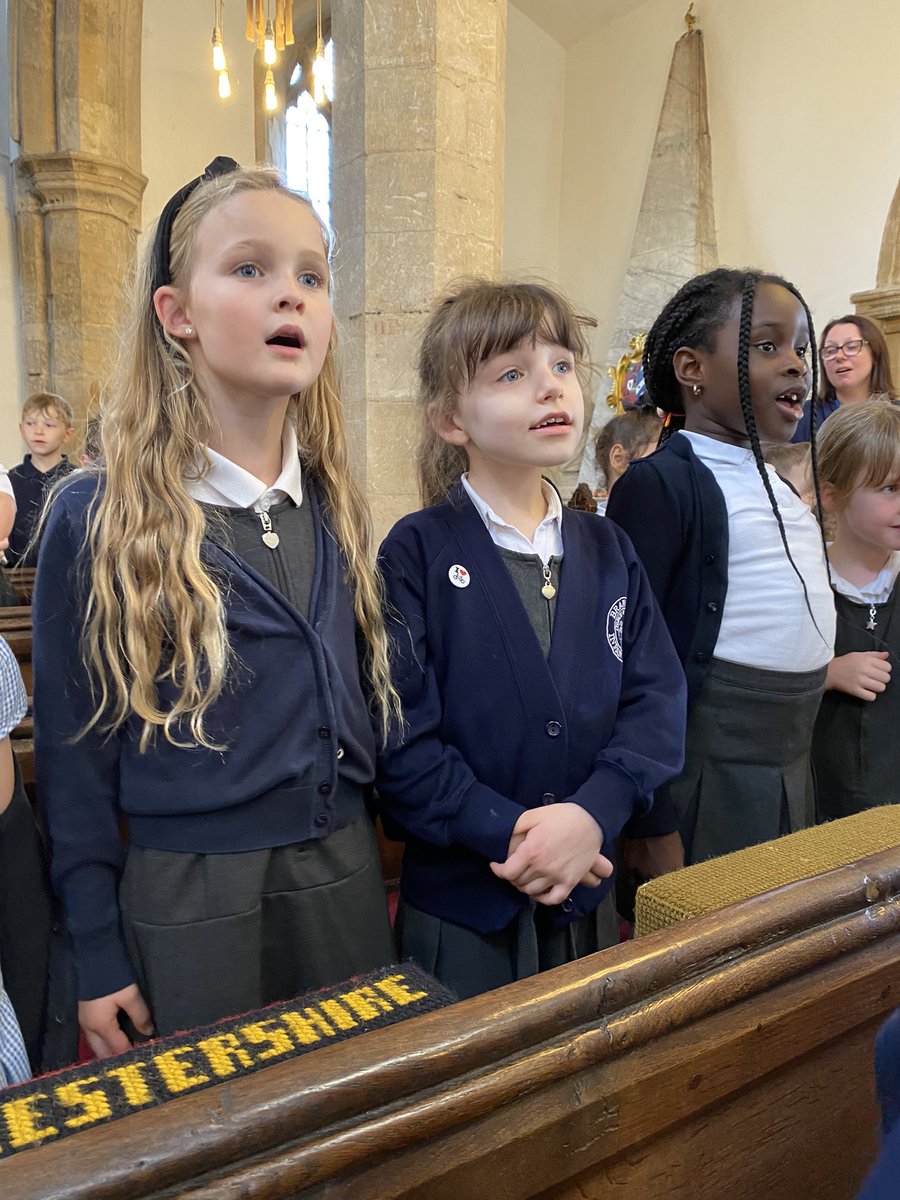 BranstonInfant1's tweet photo. Yesterday we welcomed our new children & their families into our @the_laat family at our annual #WelcomeService. We were joined by Mrs Matthews from our Trust. Rev Lorna delivered the blessing & we lit our special Trust candles #Excellence #Exploration #Encouragement @lincolndbe https://t.co/i88c5vfZWA