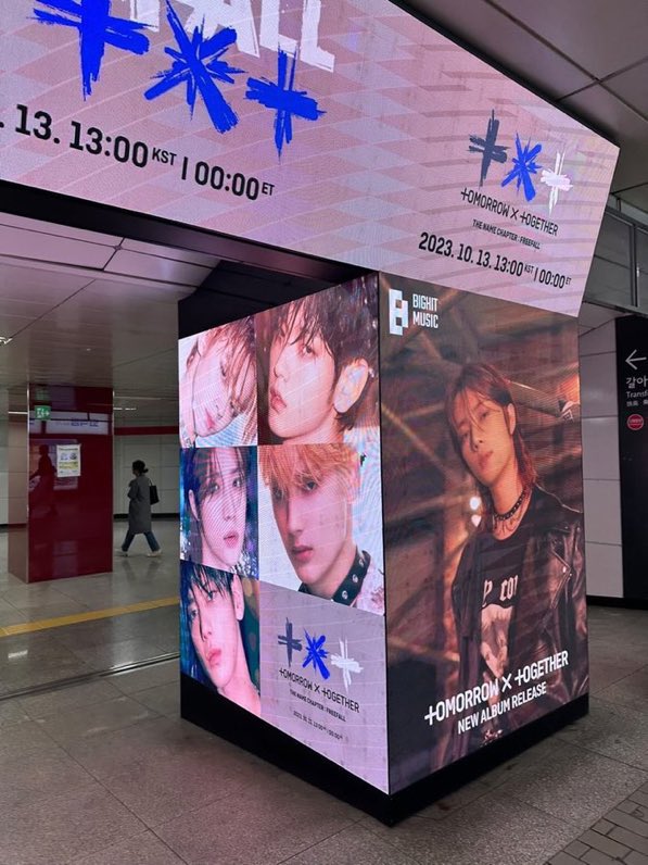 txtarchivee's tweet photo. FREEFALL ads are everywhere 🥹 https://t.co/qpq414CWst