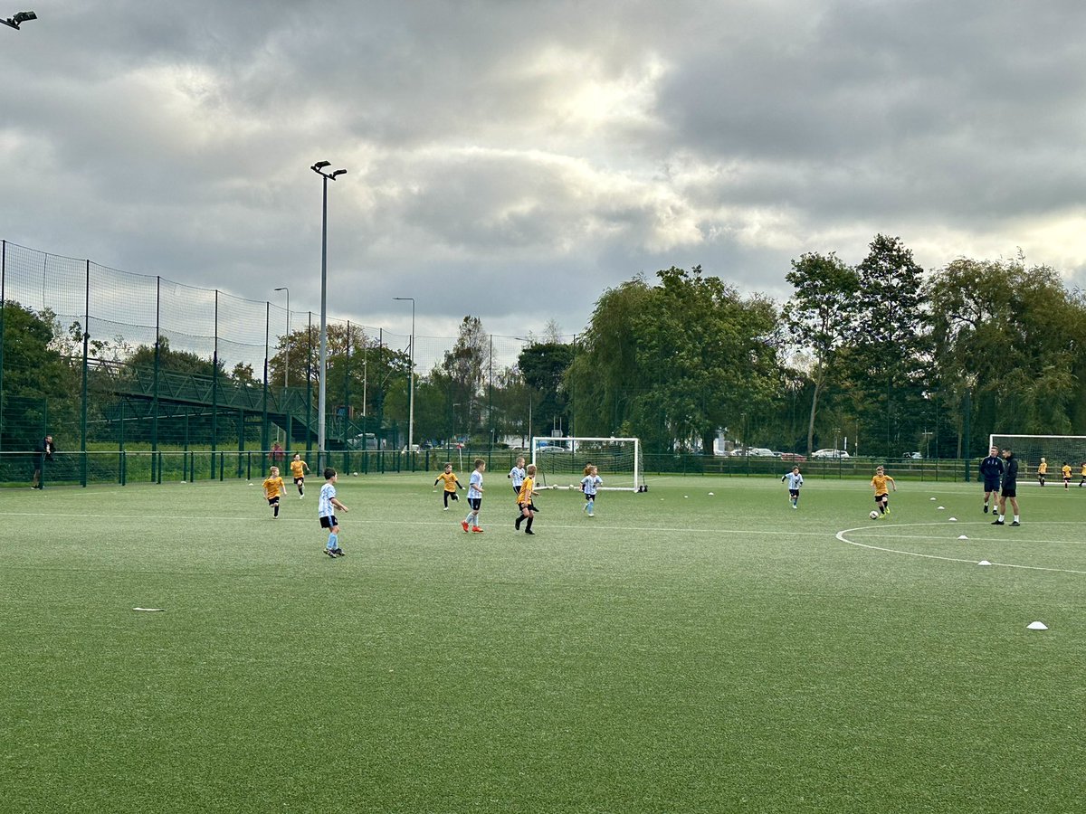 ChanPakSoon's tweet photo. First Tri-Fixtures back on the 3G pitch for the winter months. Big thanks to @CoganCoroAFC and @jamiemorgan1987 for coming down. Glad to see the kids enjoying different formats of 6v6, 5v5 &amp; 3v3’s https://t.co/AXFBdzp6Ob