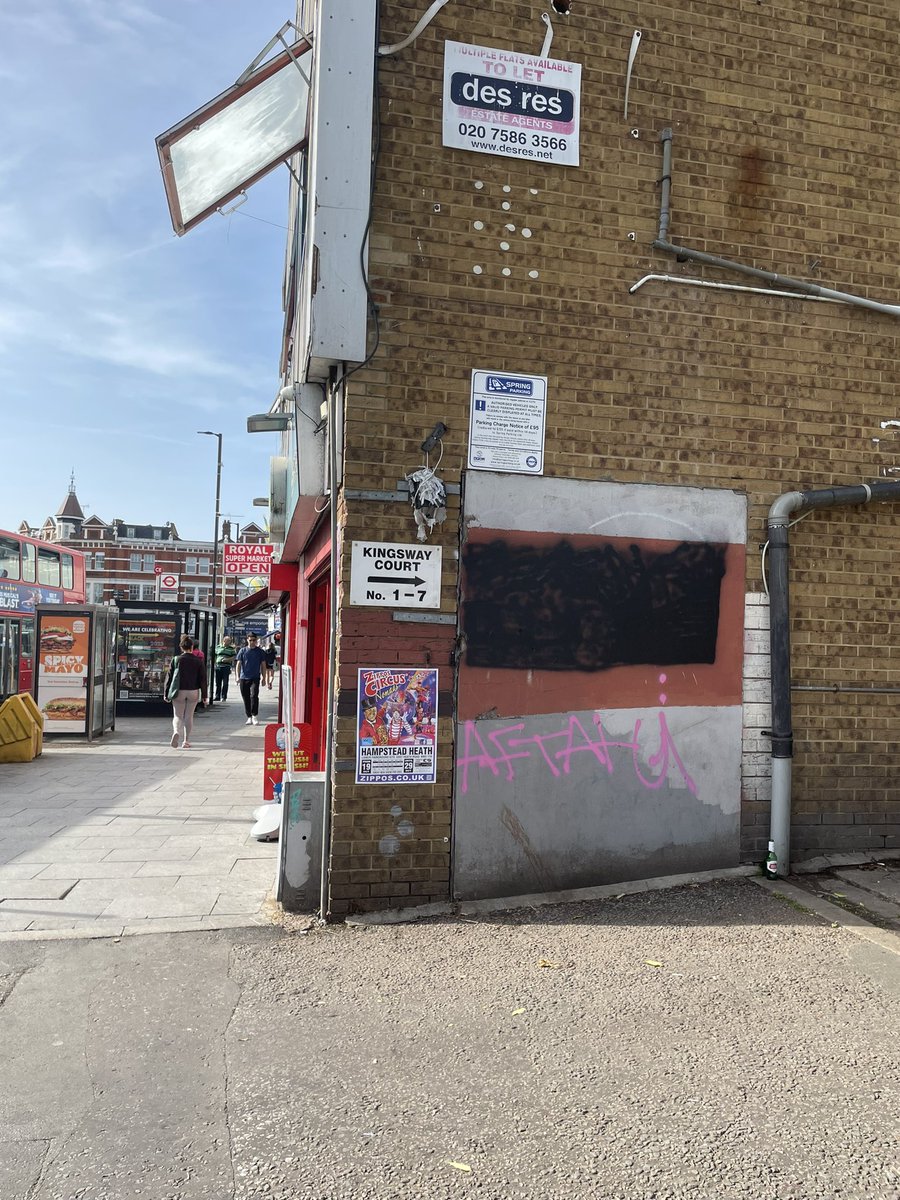 Flyposting is illegal and unacceptable. We love where we live in #Cricklewood, <a href="/ZipposCircus/">Zippos Circus</a> please remove this flyposting in our town centre. <a href="/CityCorpHeath/">Hampstead Heath</a> <a href="/Brent_Council/">Brent Council</a> <a href="/BarnetCouncil/">Barnet Council</a>