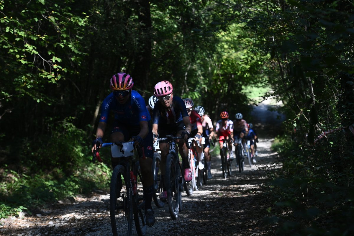 The front group has whittled down to just 9️⃣ riders as we pass through 88km 

1️⃣ Simone Boilard 🇨🇦
2️⃣ Lauren Stephens 🇺🇸
3️⃣ Lorena Wiebes 🇳🇱
4️⃣ Silvia Persico 🇮🇹
5️⃣ Demi Vollering 🇳🇱
6️⃣ Gaia Realini 🇮🇹
7️⃣ Yara Kastelijn 🇳🇱
8️⃣ Niamh Fisher-Black 🇳🇿
9️⃣ Katarzyna Niewiadoma 🇵🇱