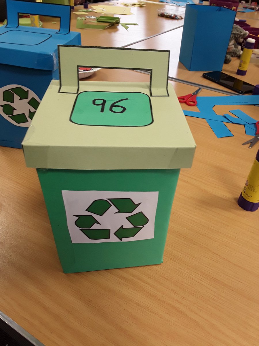 WFlibraries's tweet photo. A good morning making #recyclebins at #StanleyLibrary for #Greenlibrariesweek #LoveLibraries https://t.co/hBscKe20e5
