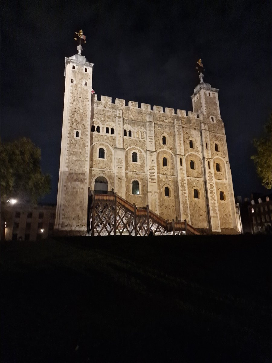 Great evening out at the <a href="/TowerOfLondon/">The Tower of London</a> seeing the c
Ceremony of the Keys with fellow RAFAC colleagues from <a href="/HantsIOWWing/">Hants IOW Wing</a> . Thank you <a href="/HIOWassurance/">David Taylor</a> for organising this great event!