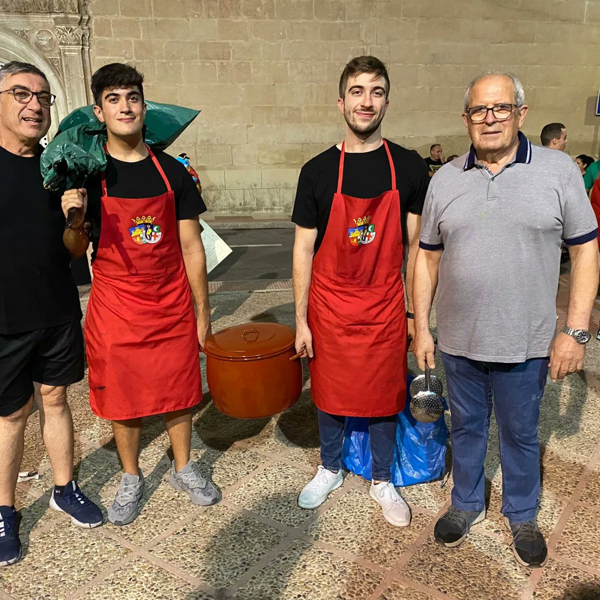 Alagoneses's tweet photo. 🏆Primer premio en el I Concurso de Gachamiga Joven de la Mayordomía de San Blas para la Comparsa de Alagoneses, con la pareja Pedro y Víctor Soriano

Enhorabuena campeones y participantes 👏🏻

Gachamiga para las reinas y damas 2024 en la Casa de Alagón 👌

https://t.co/SuItAjO2iv https://t.co/tvAHoGs4KV