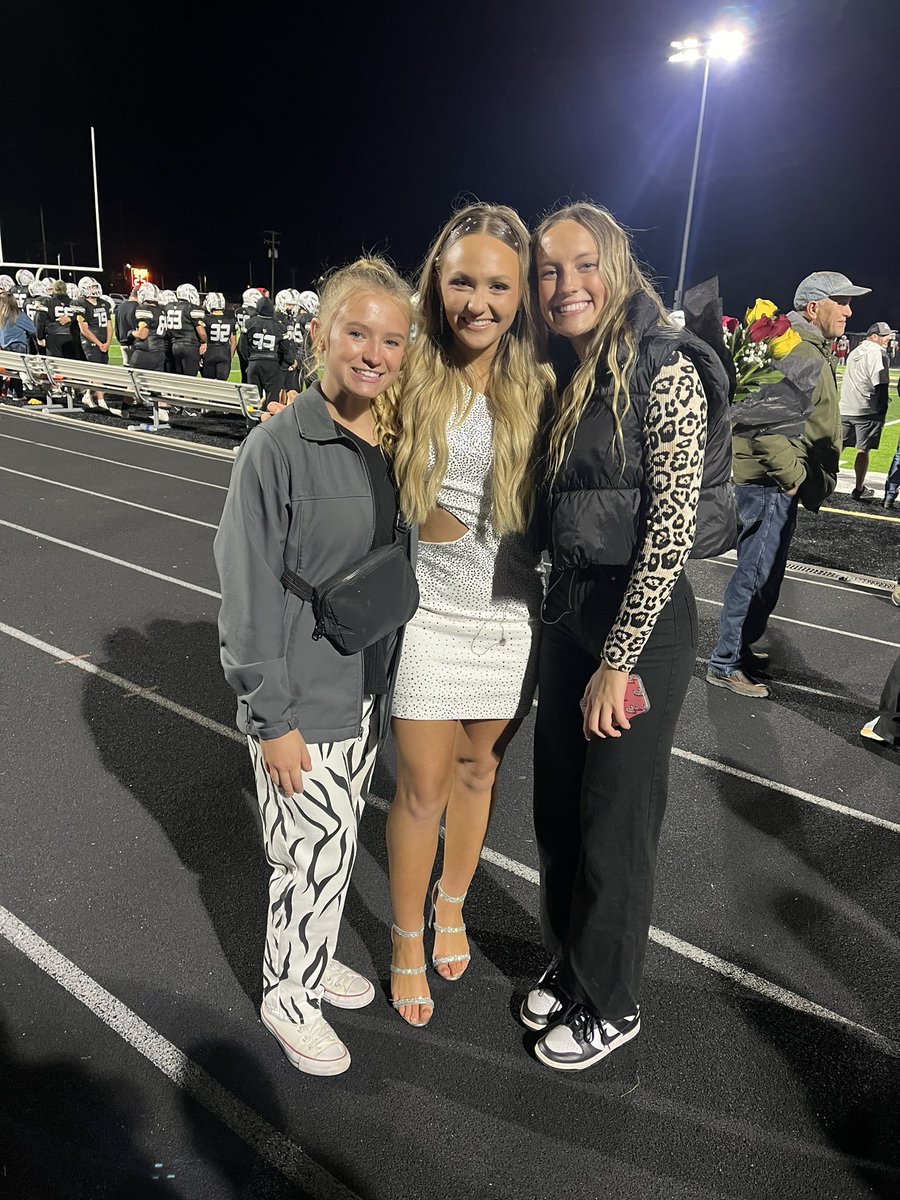 Loved seeing @sadiedouglas and all of the great students representing LHS out on the LHS Homecoming Court last night! ❤️