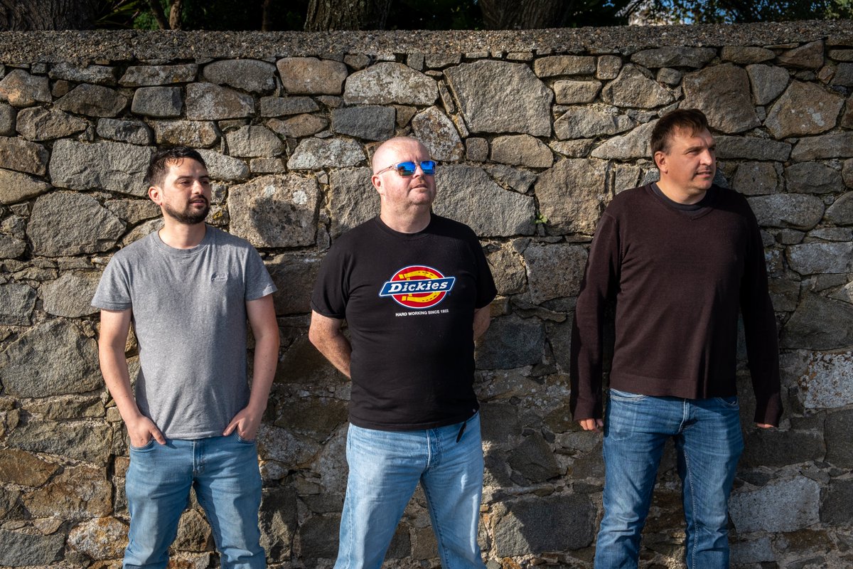 itisnowpod's tweet photo. Saturday 5pm Sunday 1am & 10am BST time check schedule for repeats #music from ,@CoastalFireDept @kickedoutofthe @OctavianWinters @ade_w17 @HIGHFRONT1 @Wor_Phonix @brakelooseband ,#SpaceVan,@ExcordeOfficial @RealMarkHaze,,#DannyMortimer,#ShadowsCalling #KennyHughes #JacksonColt
https://t.co/8xRpM2WGSf
https://t.co/mwaJardD4U
#radio #indiemusic #indieArtist #musician #rockband #rockmusic #rock @ShamelessPR_ @JawdropperMusic