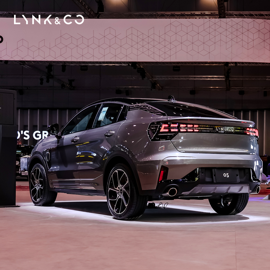 LynkCoME's tweet photo. 🚗التميز ليس نقطة النهاية، وإنما هو نقطة انطلاق نحو فضاء النجاح اللامحدو💨عند الحديث عن روعة التصميم واللمسات التقنية وقوة الأداء، فلا صوت يعلو فوق صوت #LynkCo05 إنها تُرسي الأسس لتجربة قيادة استثنائية.
حقق التميز مع 05، https://t.co/hZFV6mVki8.
#UltimateIsStandard #GIMS2023 https://t.co/VeweeCcSuA