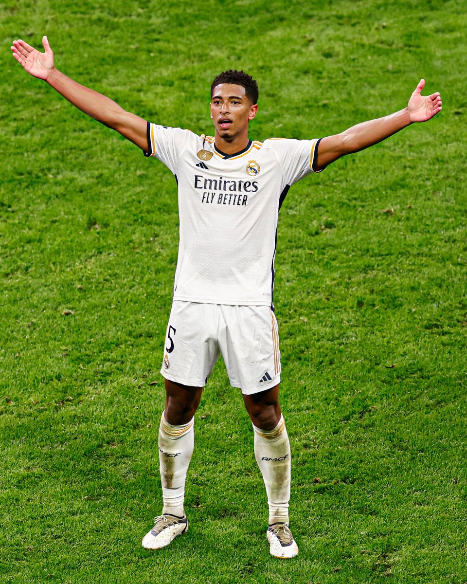 InvictosSomos's tweet photo. Naciste para jugar en el Real Madrid, @BellinghamJude. DESTINADO A LA GRANDEZA.