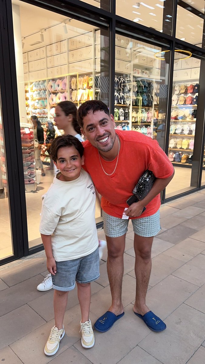 jmkdu33700's tweet photo. @TheRealLartiste ça y es tu es arriver sur bordeaux y’a possibilité que Noham puisse te voir il en peut plus la lol depuis la dernière fois à Marrakech https://t.co/UkHfEznw3x
