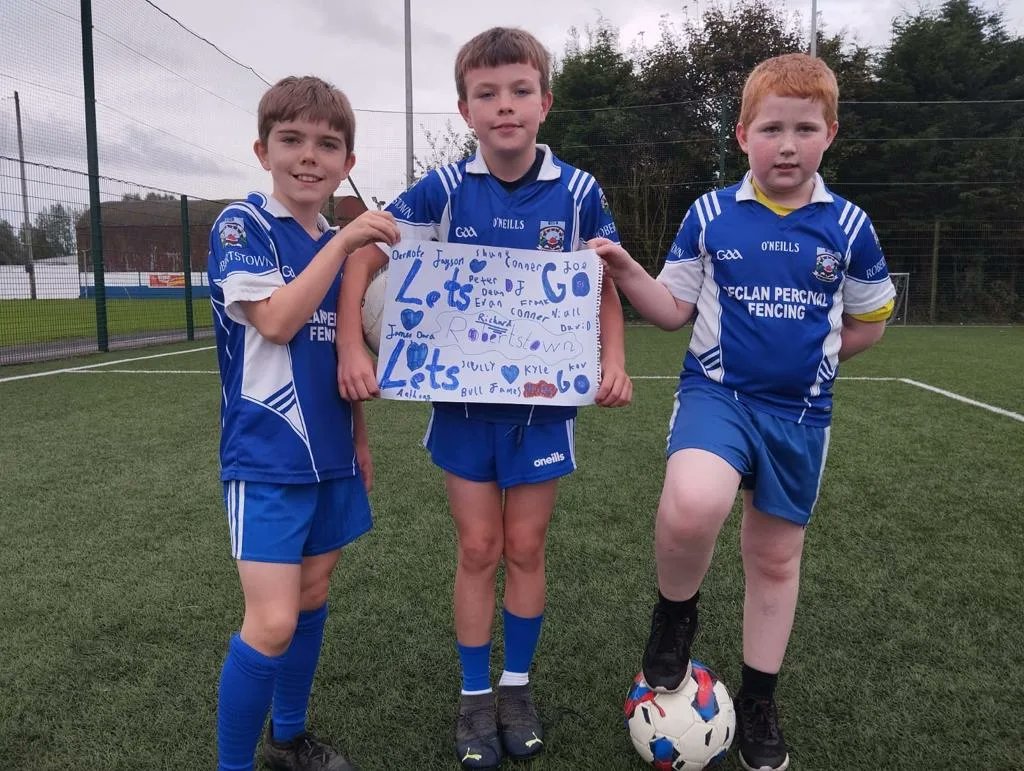 RobertstownGfc's tweet photo. A message of good luck from our U9&10 team to the senior lads ahead of tomorrow's Junior Championship Final🔵⚪️🔵⚪️
#robertstowngfc #juniorfinal #tomcrossjuniorchampioship #futurestars #buildingforthefuture https://t.co/JkJjGOoGc5