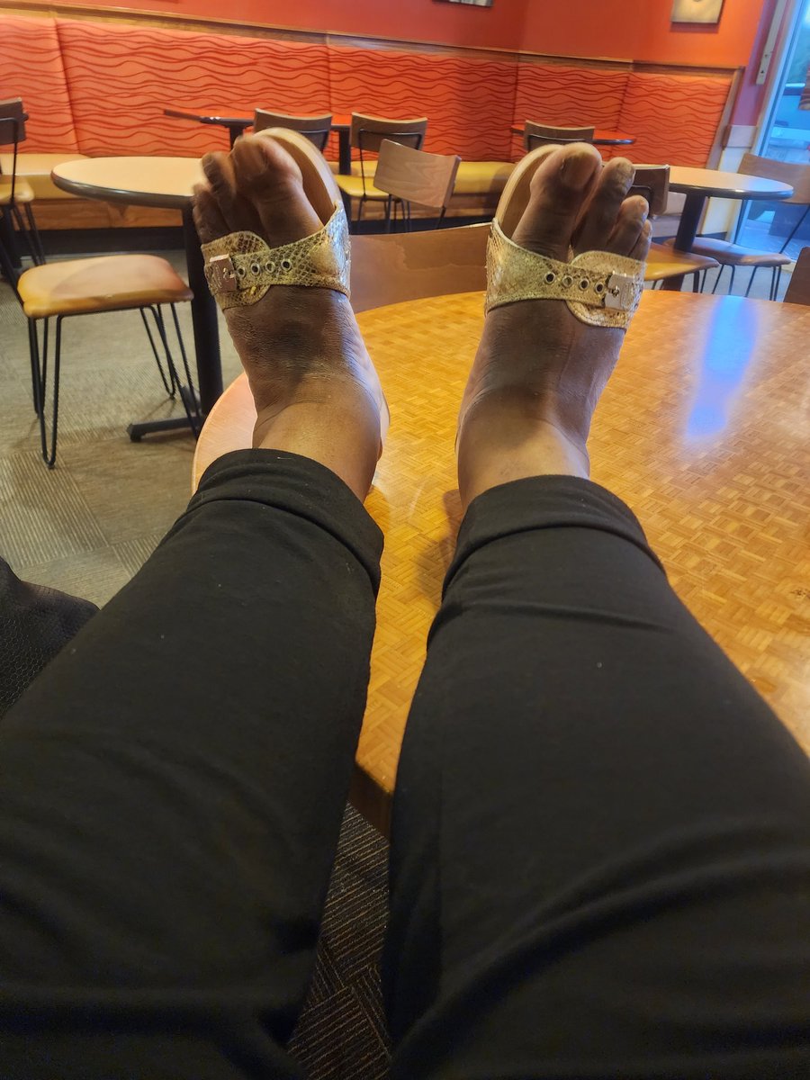 kingshoelover87's tweet photo. Metallic Gold Feet pt.1 #feet #mensfeet #twitterfeet #feetpost #foot #footfetish #twitter #drscholls #menssandals #meninsandals #sandalsformen https://t.co/Tjap5PIXwP