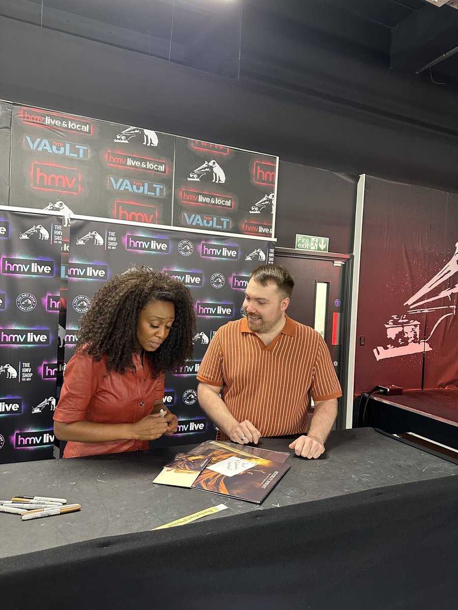 DavidH4145's tweet photo. 🎶 Breaking down the wall, a Systematic Overload!
Had an incredible time meeting @Beverleyknight at @hmvVault for her album signing for The Fifth Chapter!
So excited for the tour now! Can’t wait to hear the tracks live 🧡
#BeverleyKnight #TheFifthChapter #HMVLive #HMV https://t.co/2Lyh6js3WG