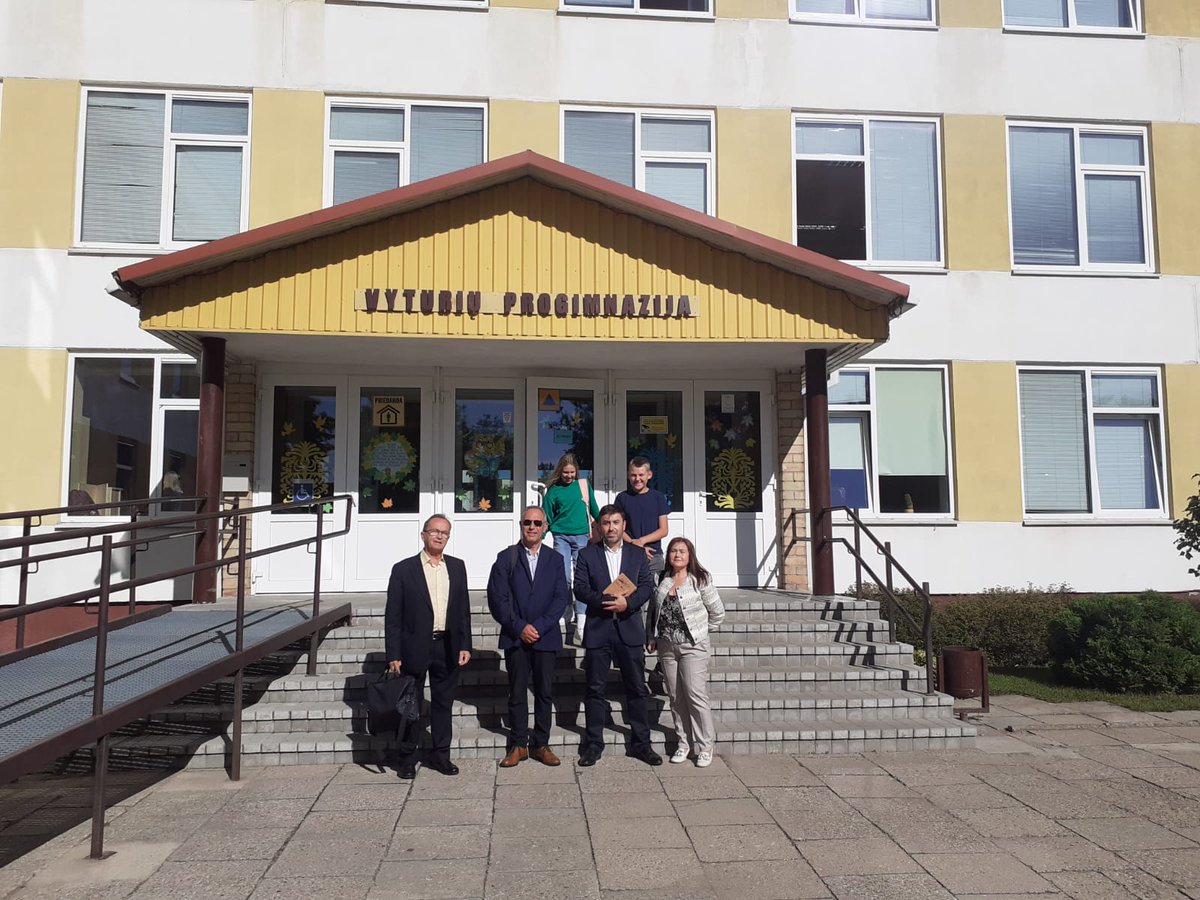 Synerg_IEs's tweet photo. En la recta final del proyecto de formación transnacional KA122 @Synerg_IEs que coordina el servicio de inspección de educación de la @c_valenciana compartimos las energias positivas de sus 30 participantes. Equipos de trabajo, proyecto de calidad @sepiegob https://t.co/WrGsaNAP7v