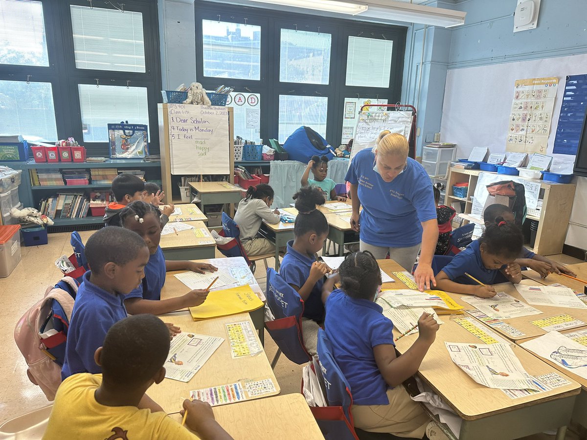 DeonMitchell401's tweet photo. Congratulations to my PTA President, Ms. Garcia, she is now employed and working for my after-school program. @D23Rising @KirklandKhalek @MickishaM @ruxdanika #401Way #ParentAsPartners https://t.co/ptqCA0gEMQ