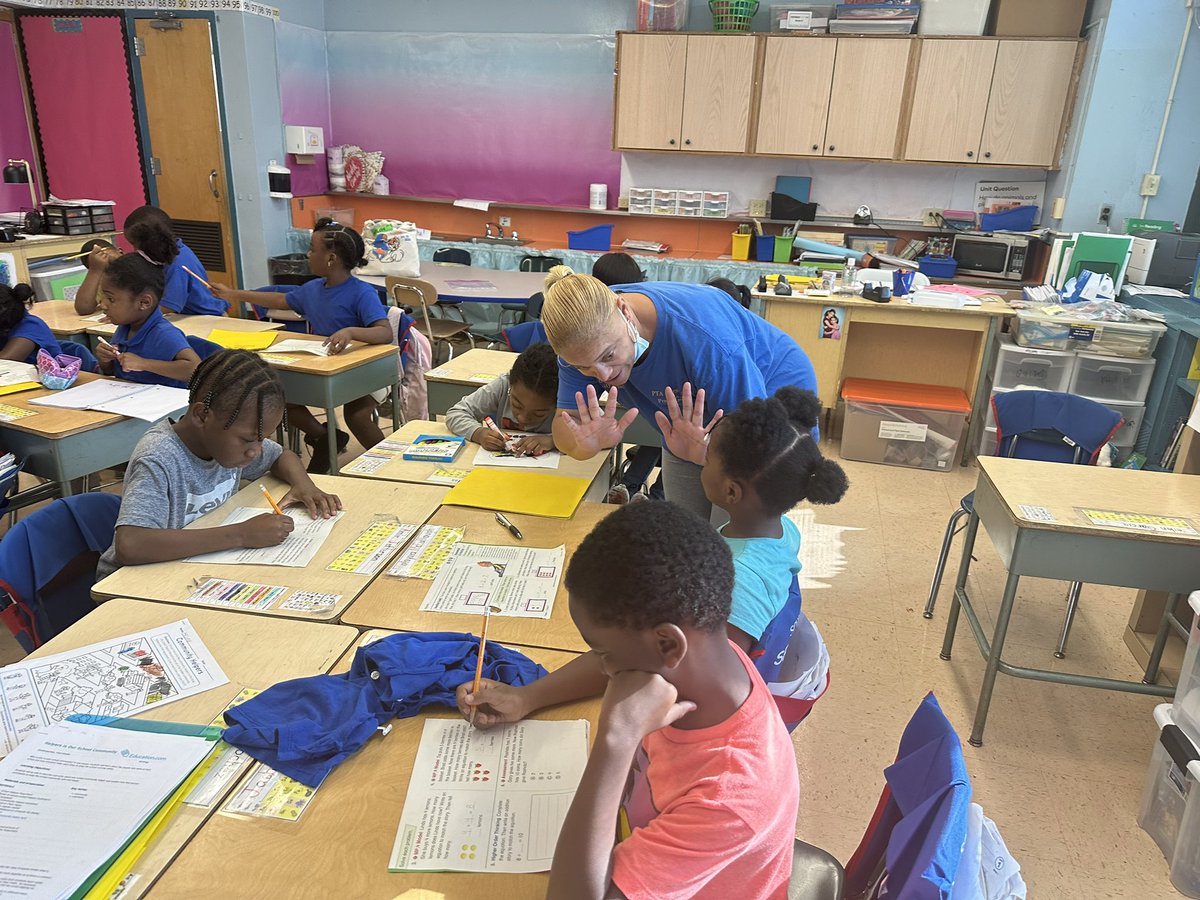 DeonMitchell401's tweet photo. Congratulations to my PTA President, Ms. Garcia, she is now employed and working for my after-school program. @D23Rising @KirklandKhalek @MickishaM @ruxdanika #401Way #ParentAsPartners https://t.co/ptqCA0gEMQ